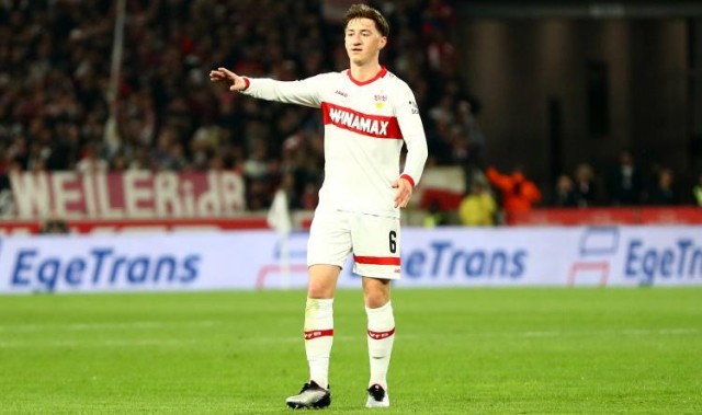 德天空：斯蒂勒转会曼联传闻不实，球员本赛季将留在斯图加特